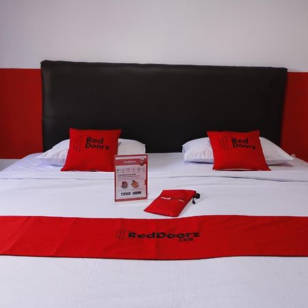 Reddoorz Plus @ Samratulangi Manado Luaran gambar